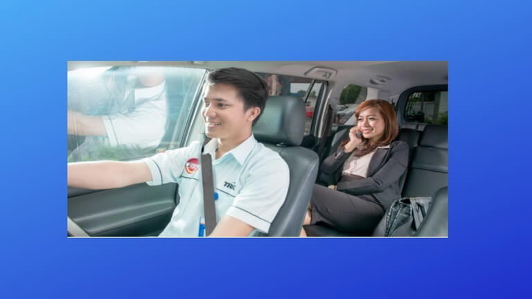 Emphasize Unit HiAce & Alphard Solusi Perjalanan Bisnis Terbaik